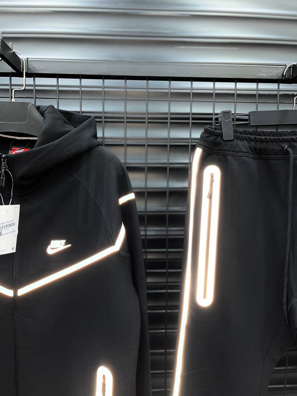 Nike Tech Fleece "reflective"