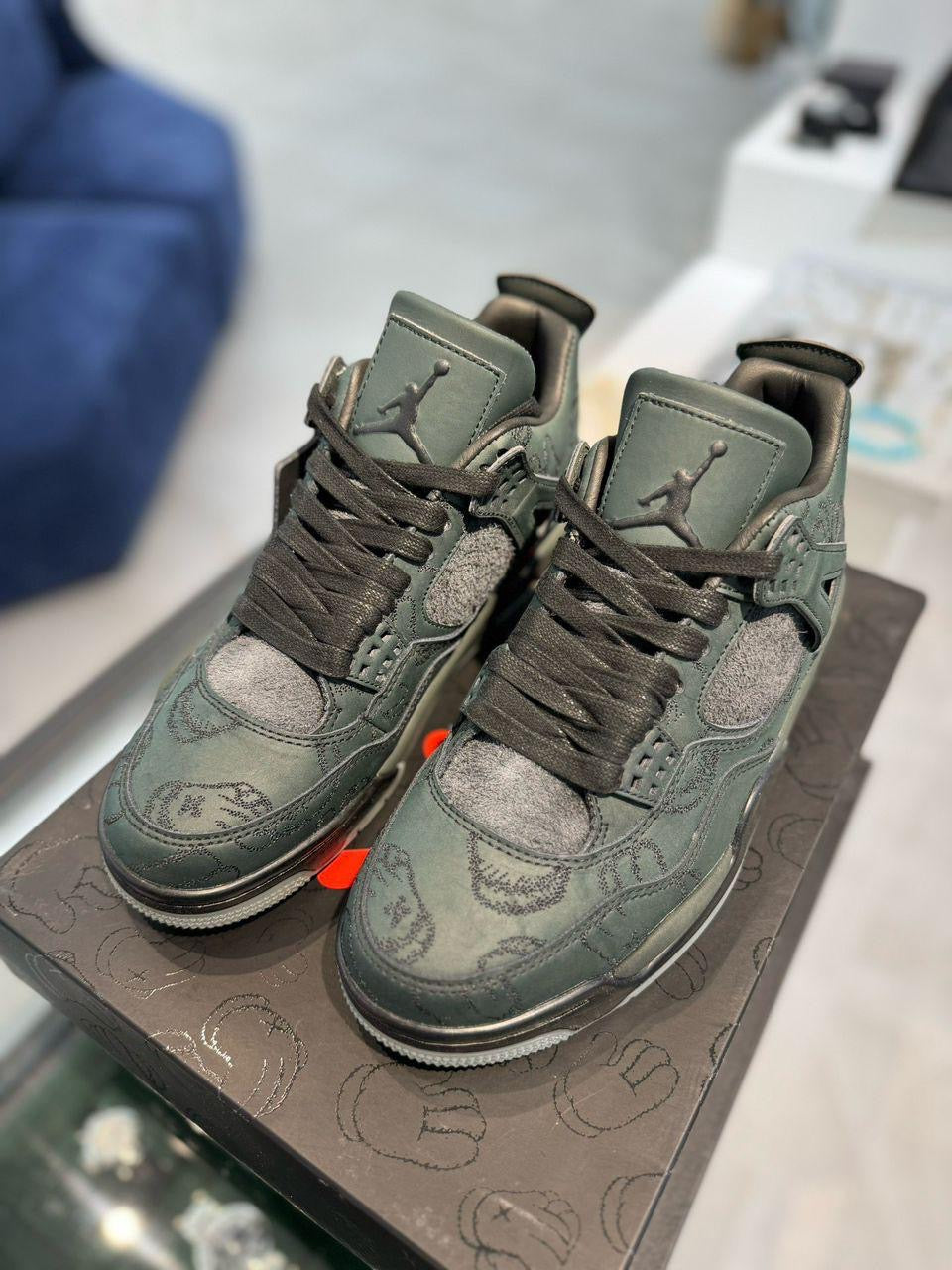 Air Jordan 4 "Kaws"