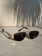 Zlatna sa crnim staklom 