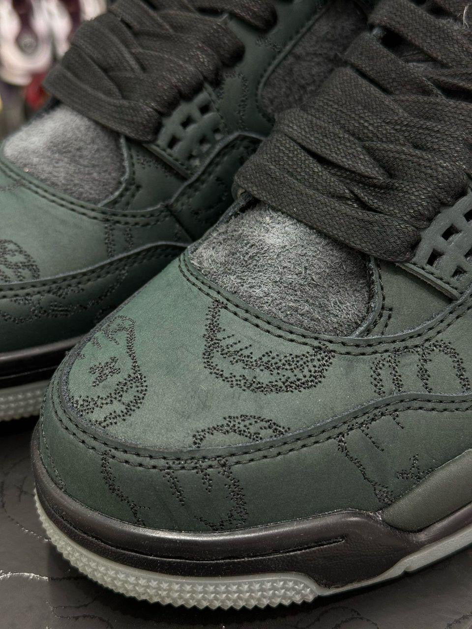 Air Jordan 4 "Kaws"