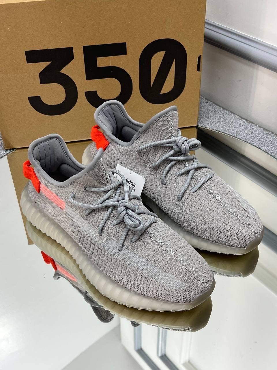 Yeezy boost 350 V2 "Tail Light"