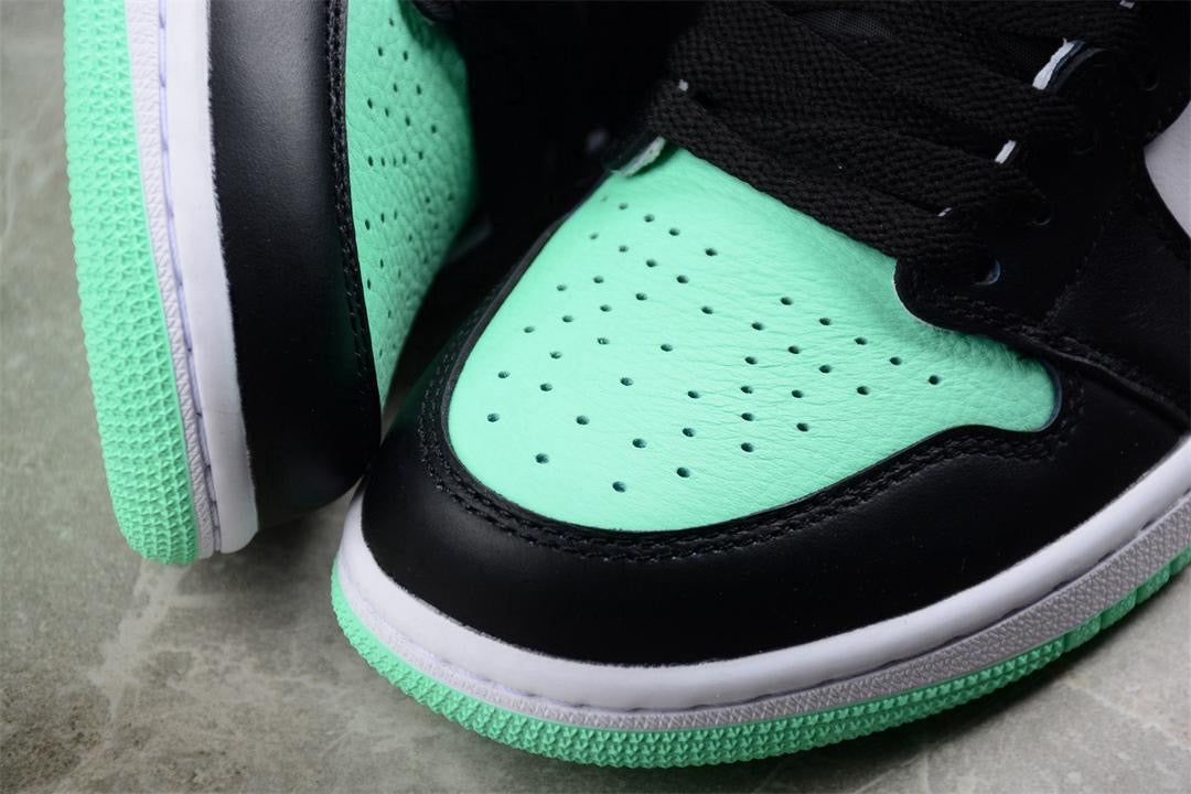 Air Jordan 1 "Retro Green Glow"