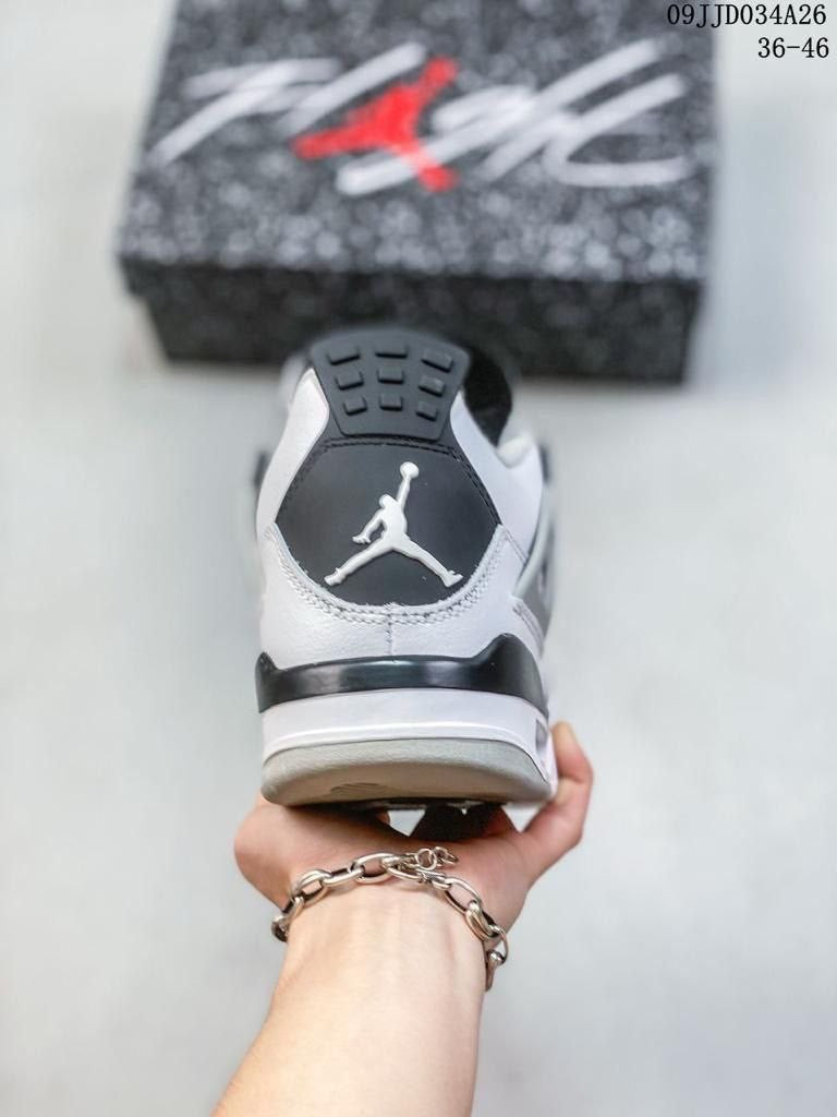 Air Jordan 4 Retro