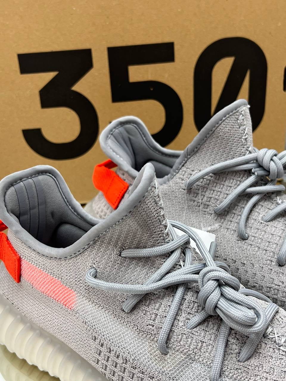 Yeezy boost 350 V2 "Tail Light"