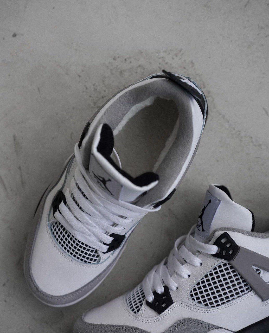 Air Jordan 4