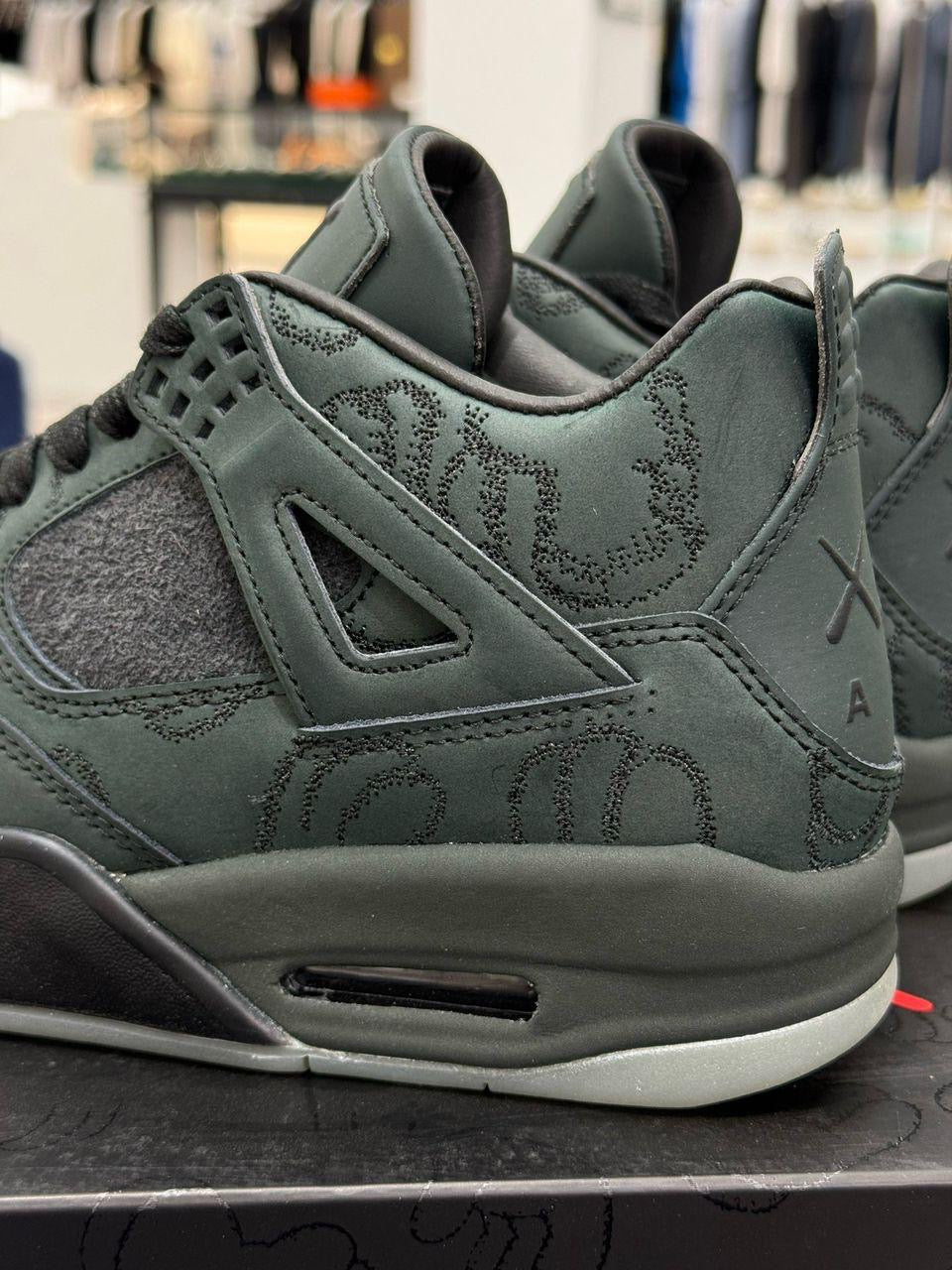 Air Jordan 4 "Kaws"