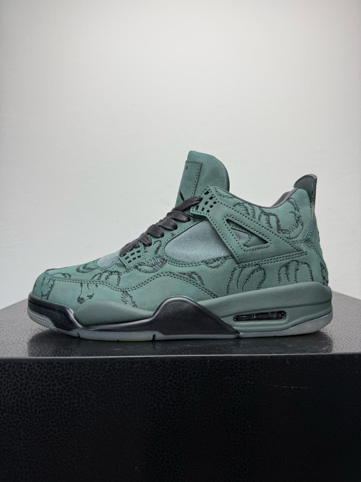 Air Jordan 4 "Kaws"