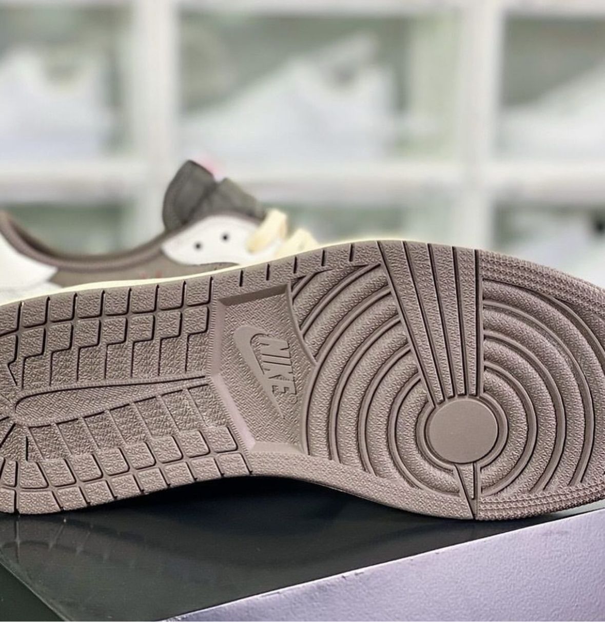 Jordan x Travis Scott light mocha