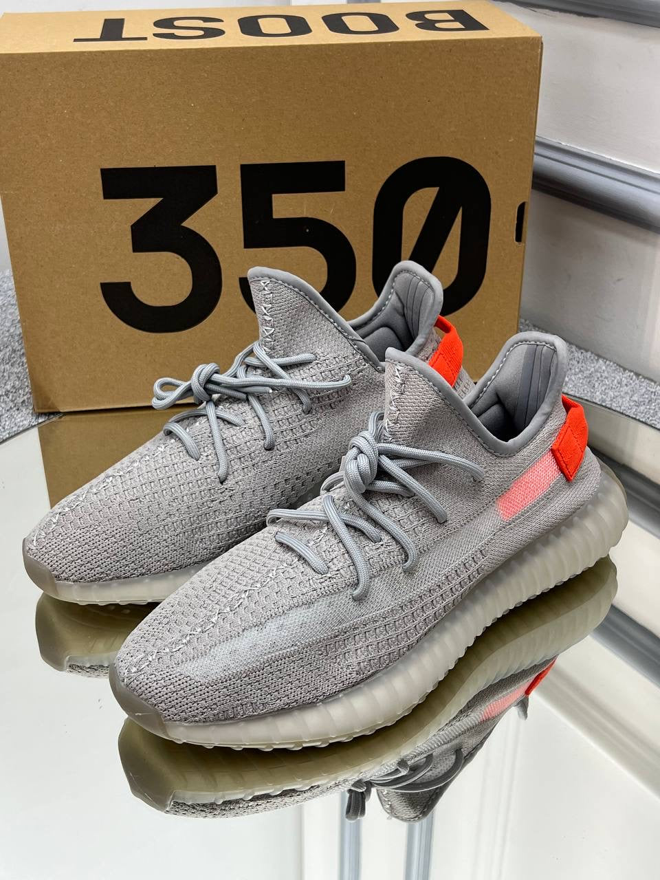 Yeezy boost 350 V2 "Tail Light"