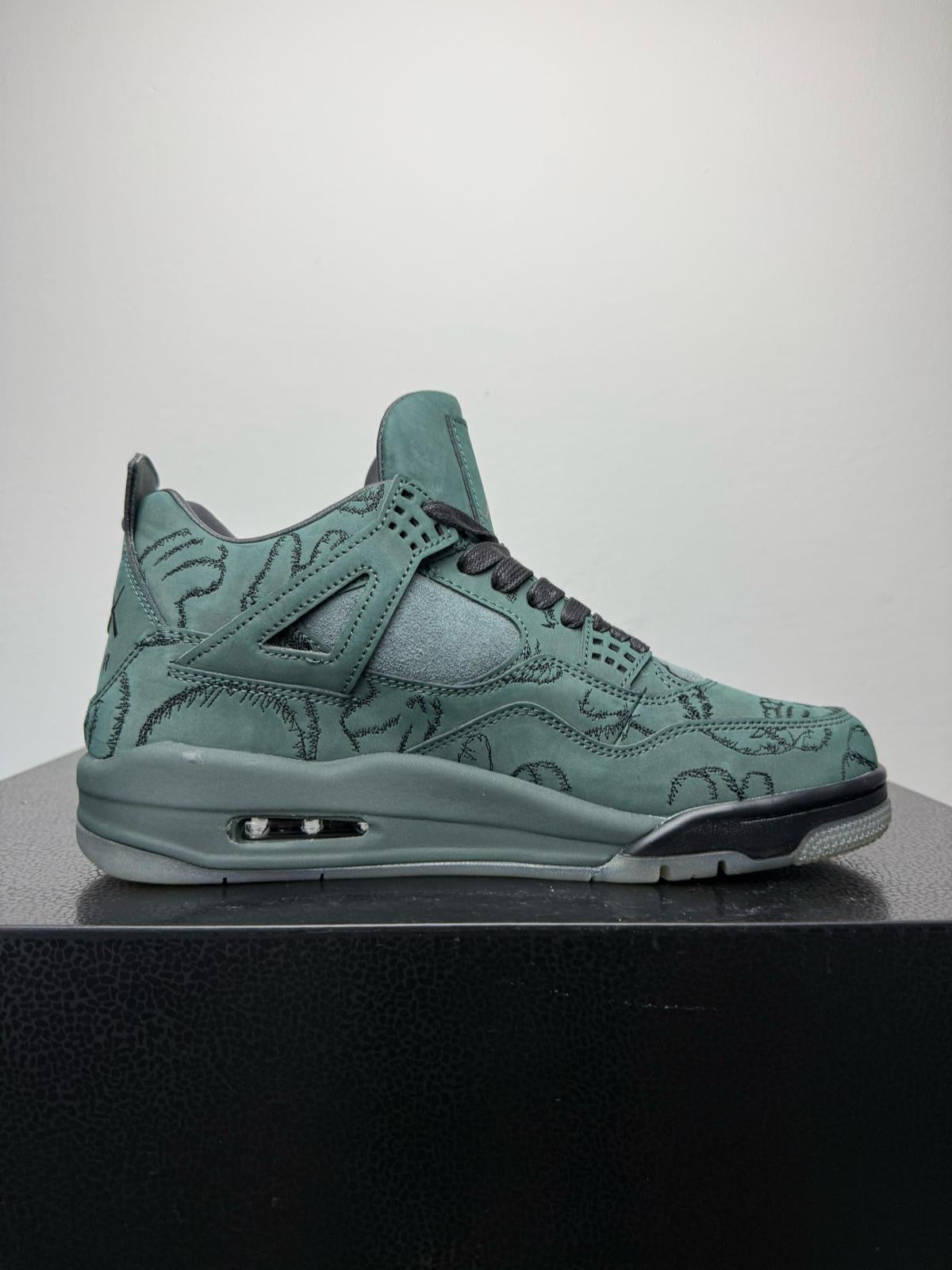 Air Jordan 4 "Kaws"