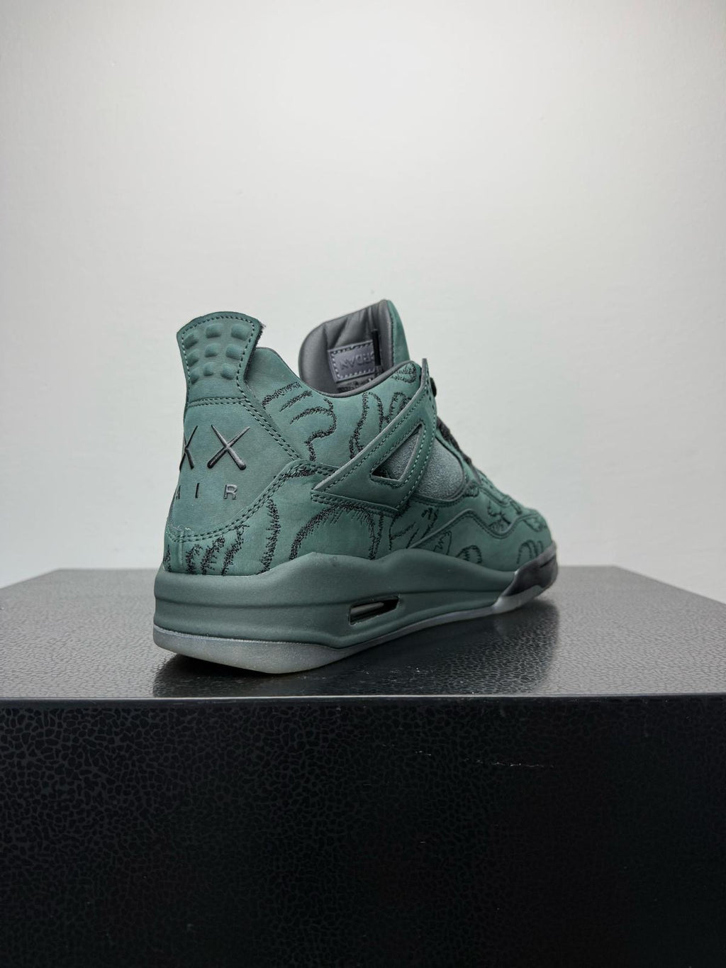 Air Jordan 4 "Kaws"