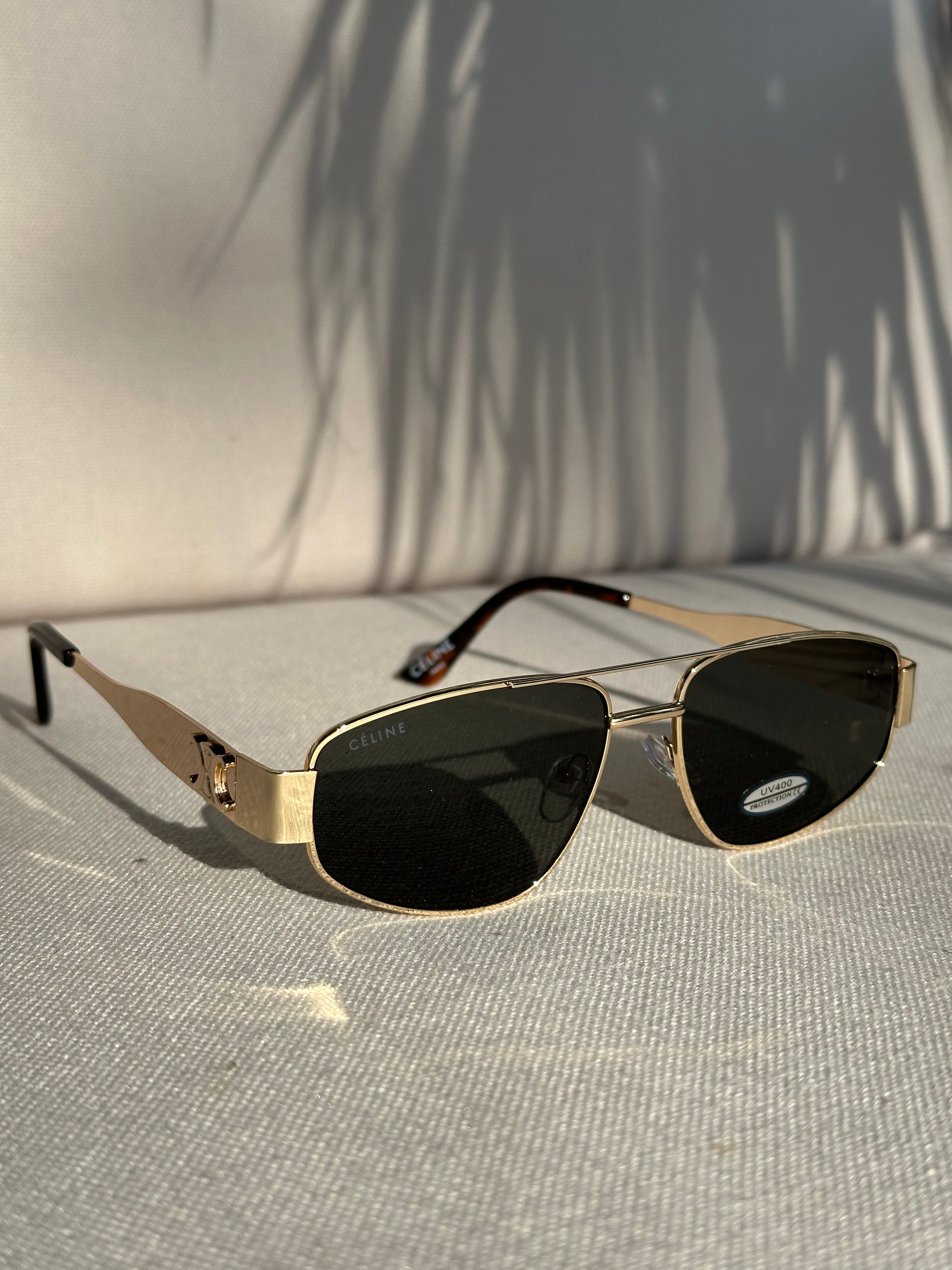 Zlatna sa tamnozelenim staklom 