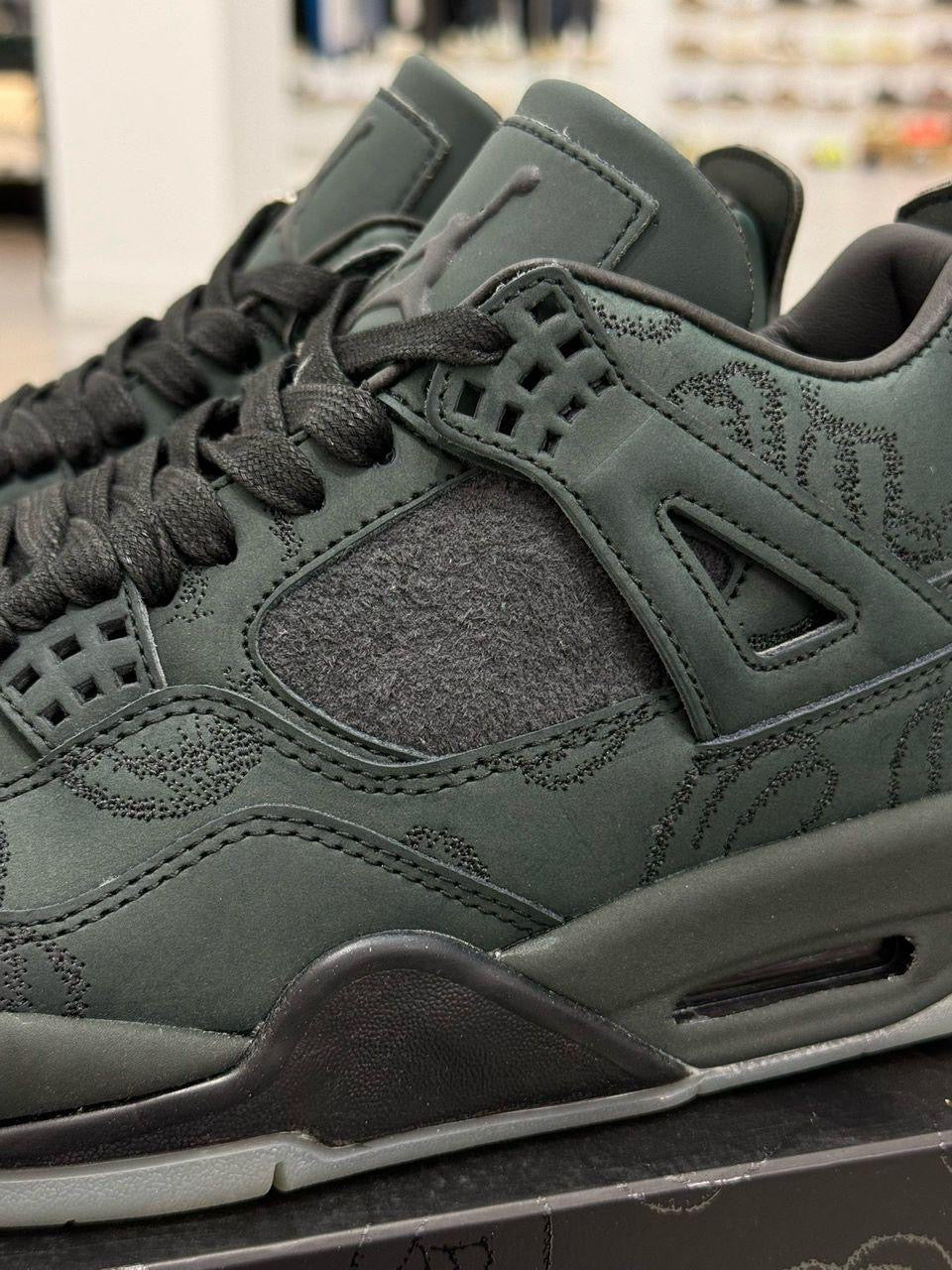 Air Jordan 4 "Kaws"