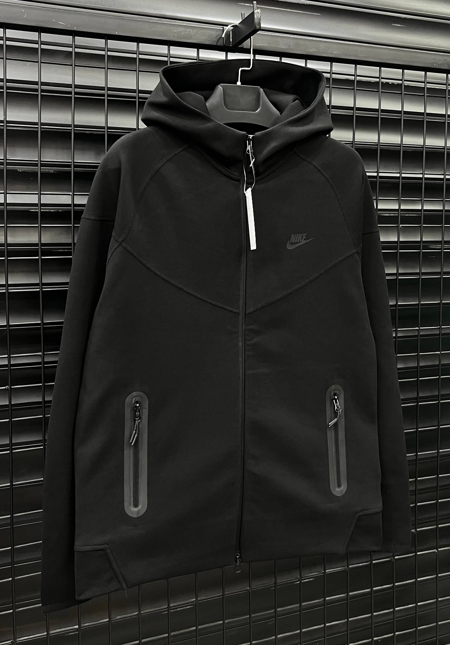 Nike Tech Fleece