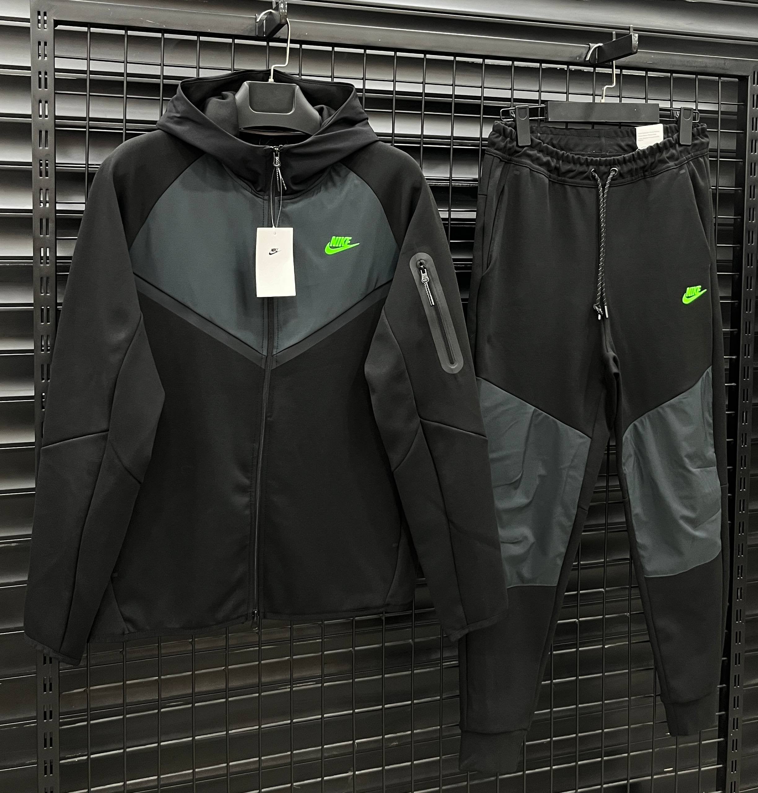 Nike Tech Fleece
